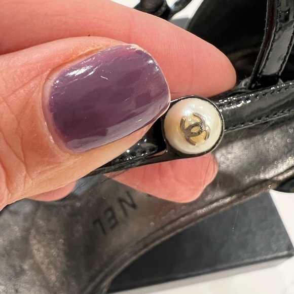 CHANEL DARK GREY METALLIC & patent leather ankle strap heels pearl CC 06P 35.5 - Picture 3 of 13